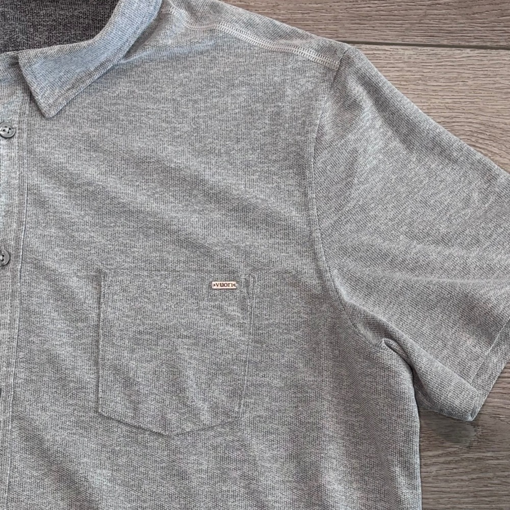 Vuori Short Sleeve Button Down Mens XL Grey V183 Knit Pocket Polo Shirt Casual